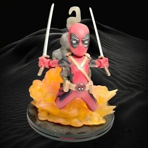 Deadpool Marvel Q-Fig Statue Figure Collectible